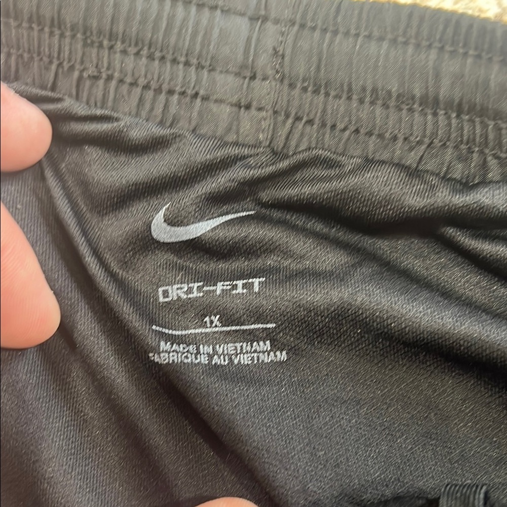 Nike Black and Green Athletic Shorts Performance Fit - Picture 2 of 4